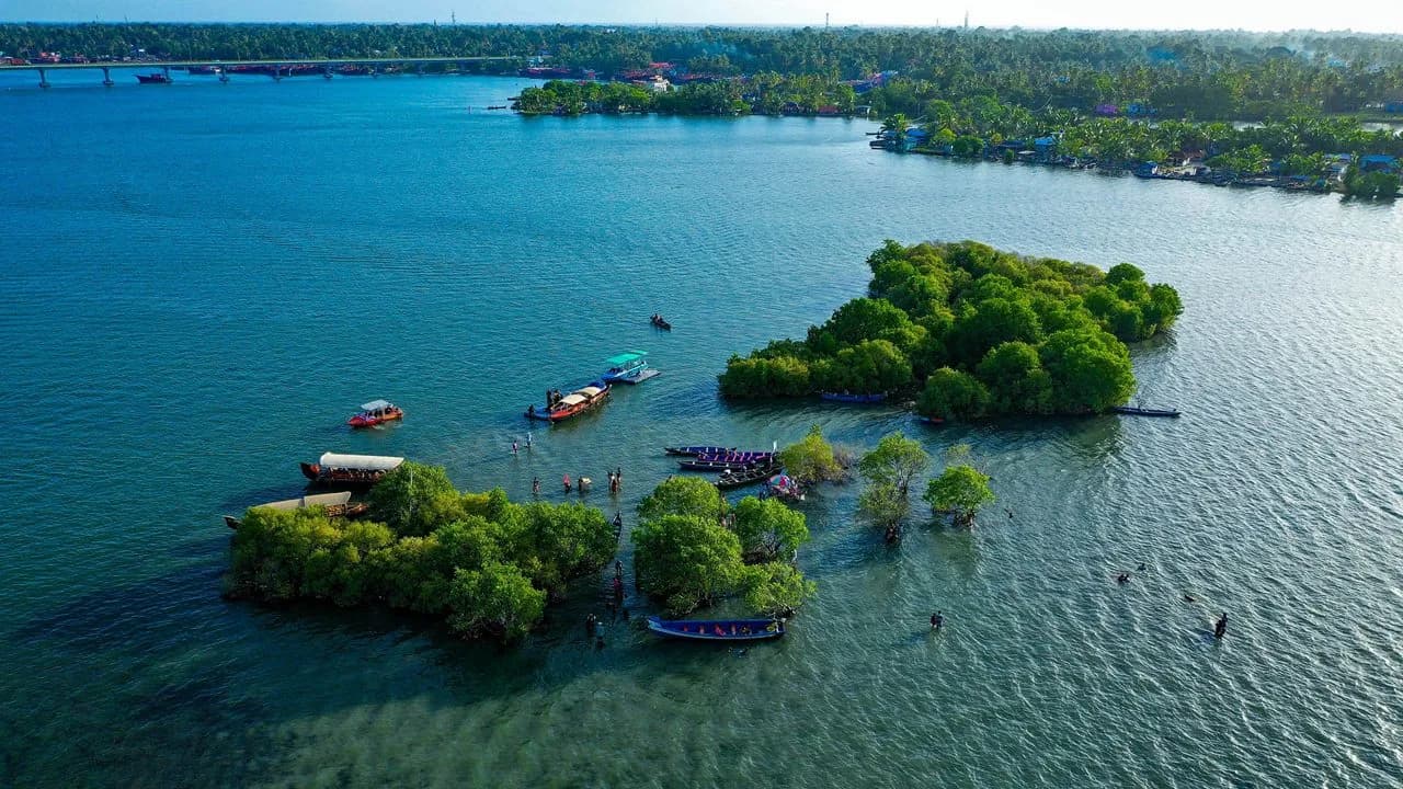 Sambranikodi Island Background
